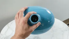 ブラシを使わずに、口が狭いボトルや花瓶を洗う方法 ― 祖母たちの知恵