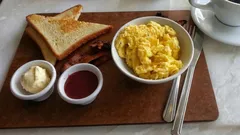 完璧な目玉焼きの秘訣：シェフが明かす塩を加えるベストなタイミング